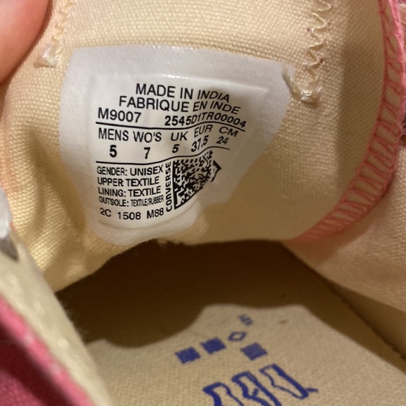 Pink Converse - Picture 4 of 4